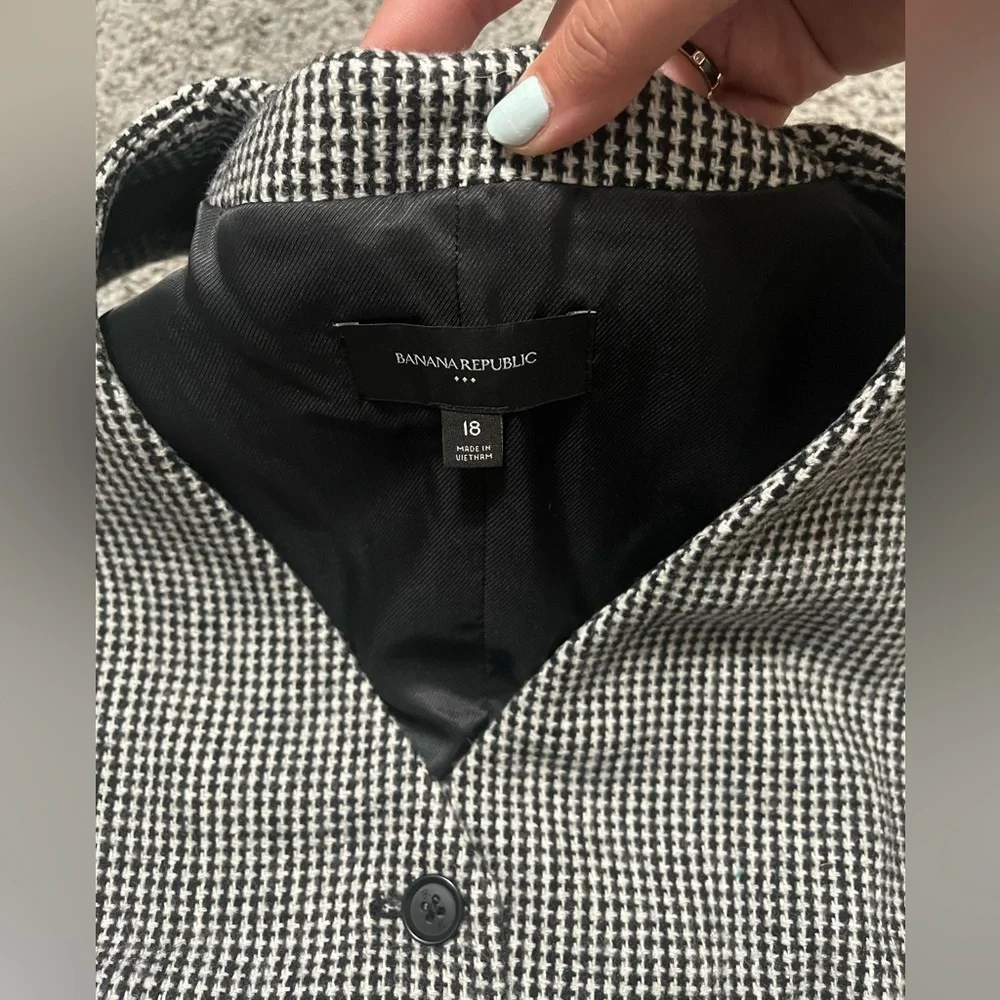 Banana Republic Women’s Wool-Blend Vest - Picture 11 of 12